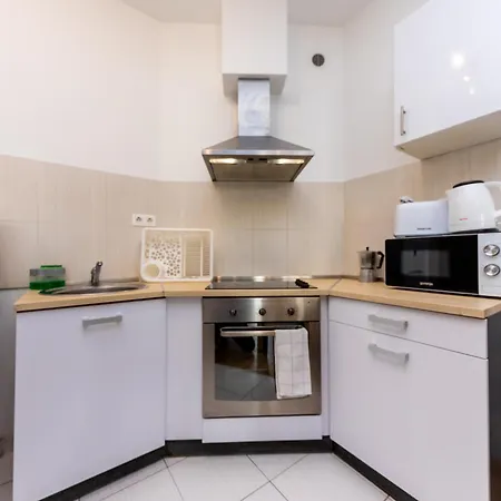 Apartman Prime - Premium 2 Bedroom Family With Balcony - Free Parking *