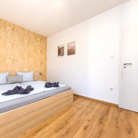 Prime - Premium 2 Bedroom Family With Balcony - Free Parking Apartman *